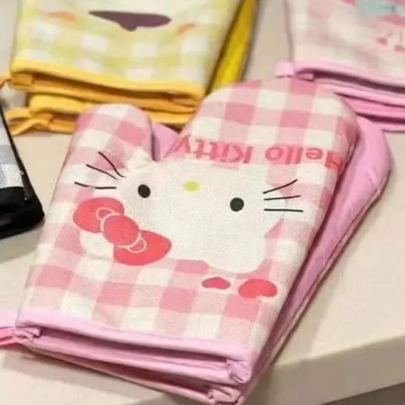 Hello Kitty & Kuromi Baking Gloves Retro Vintage Checkered Hearts 2 Gloves Pair - Picture 5 of 8